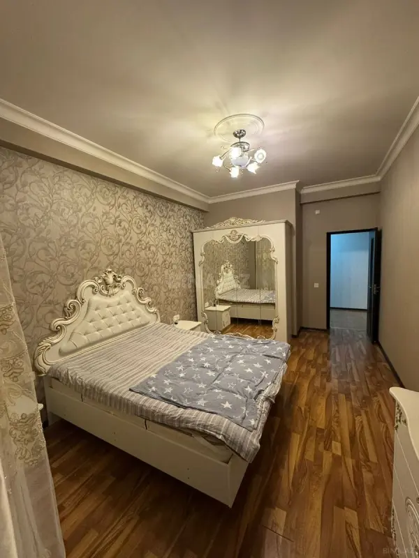 Kirayə verilir 2 otaqlı mənzil 75 m²