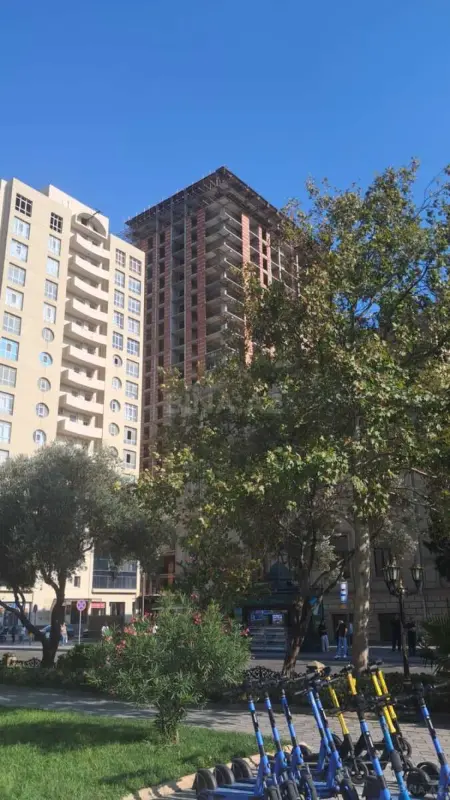Satılır 3 otaqlı mənzil 158 m²