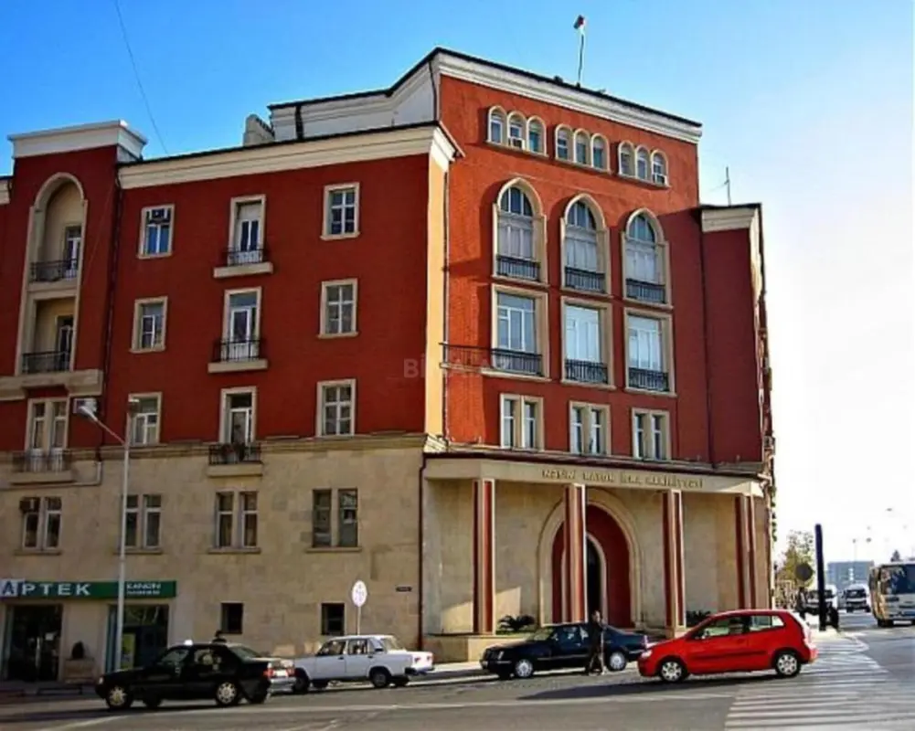 Satılır 4 otaqlı mənzil 115 m²