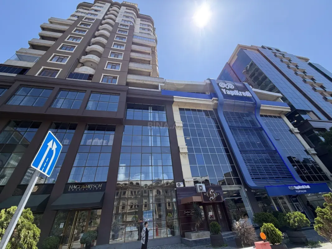 Satılır 4 otaqlı mənzil 140 m²