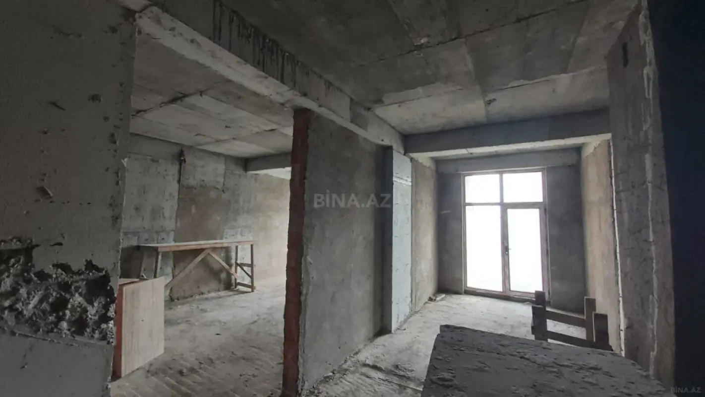 Satılır 4 otaqlı mənzil 207 m²