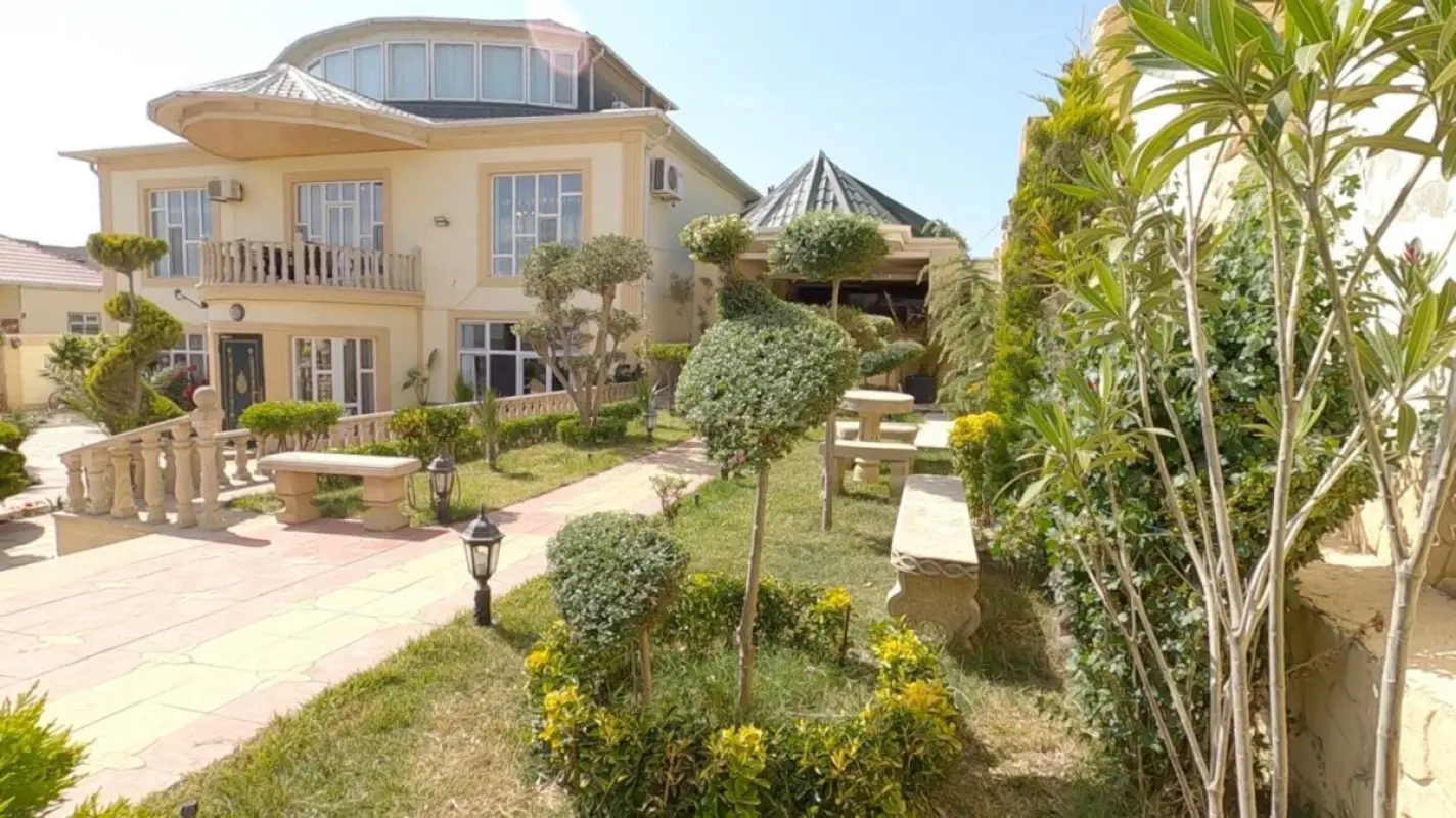 Satılır 6 otaqlı həyət evi 300 m²