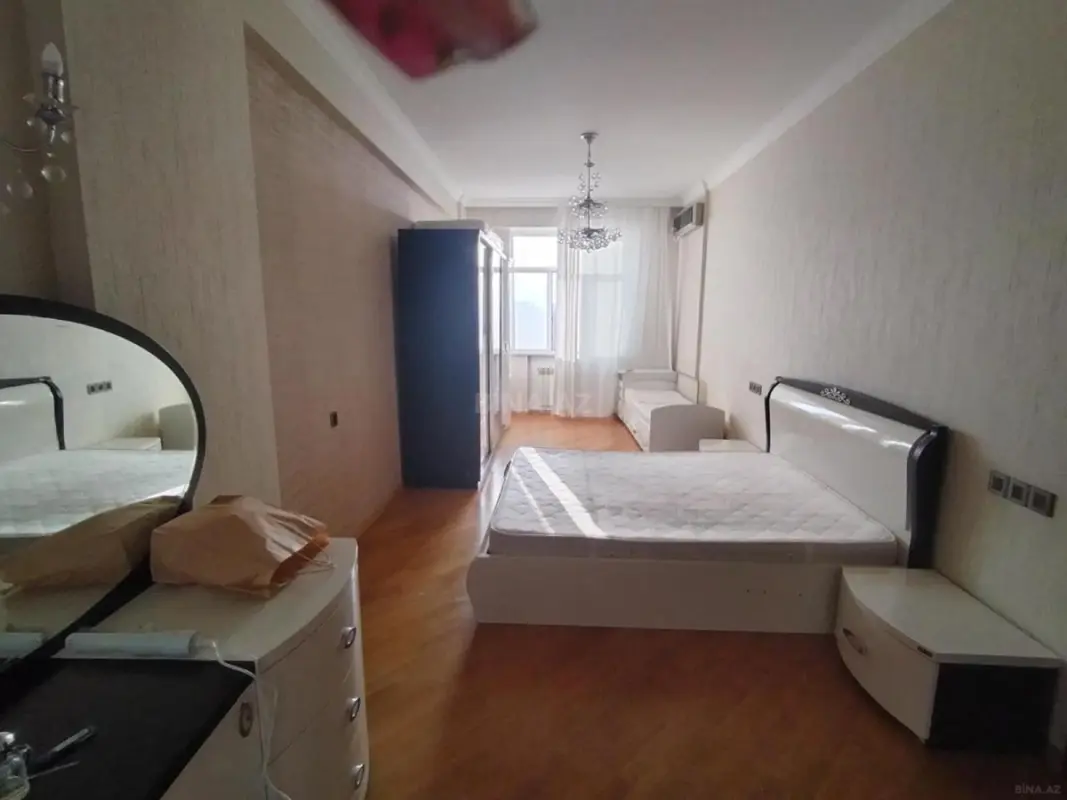 Kirayə verilir 2 otaqlı mənzil 95 m²