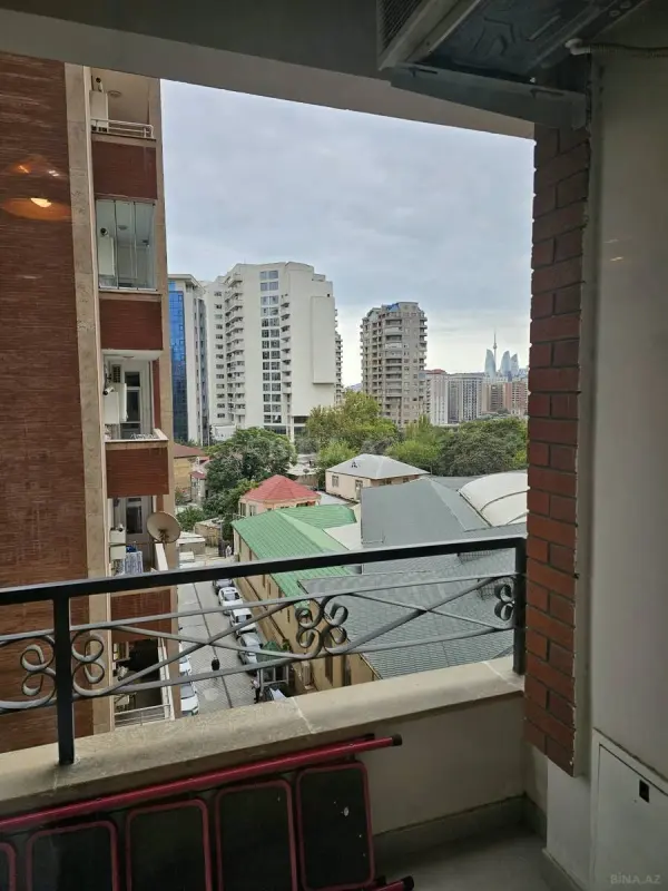 Satılır 3 otaqlı mənzil 127 m²