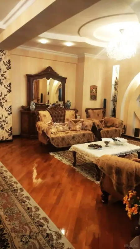 Satılır 4 otaqlı mənzil 178 m²