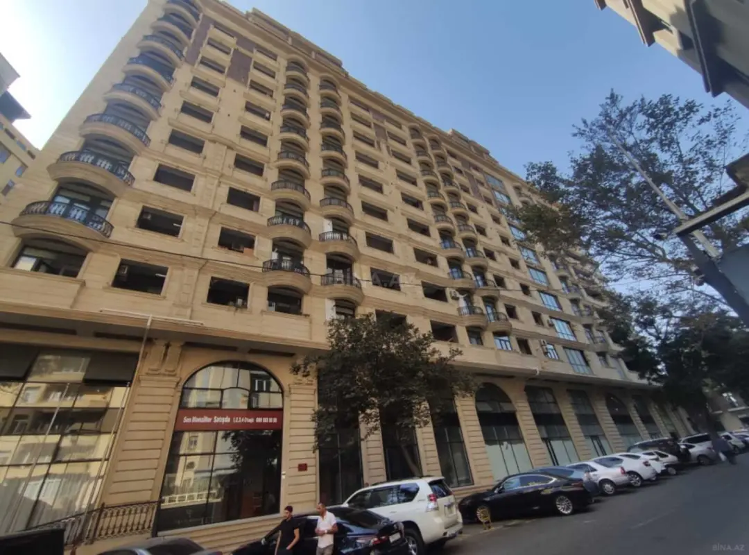 Satılır 5 otaqlı mənzil 280 m²