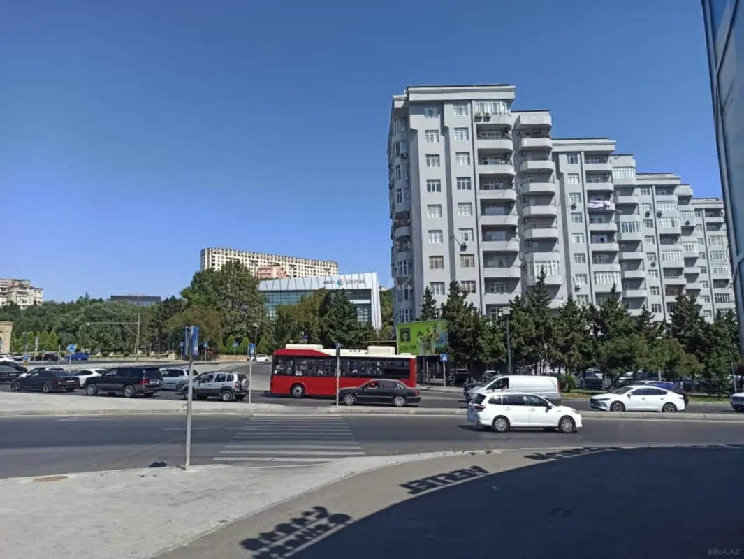 Satılır 3 otaqlı mənzil 105 m²