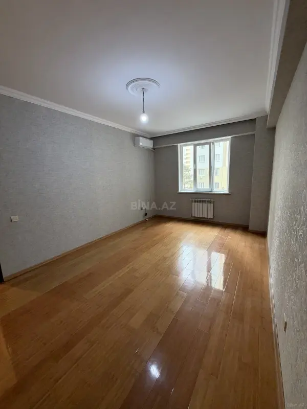 Satılır 4 otaqlı mənzil 105 m²