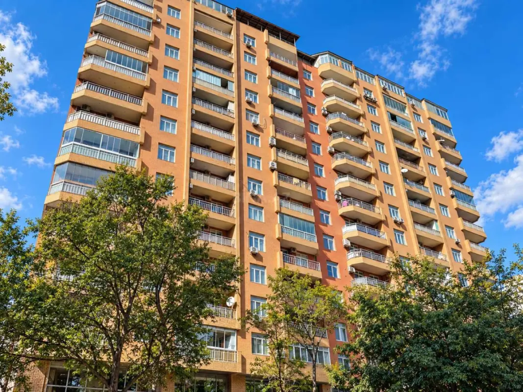 Satılır 4 otaqlı mənzil 168 m²