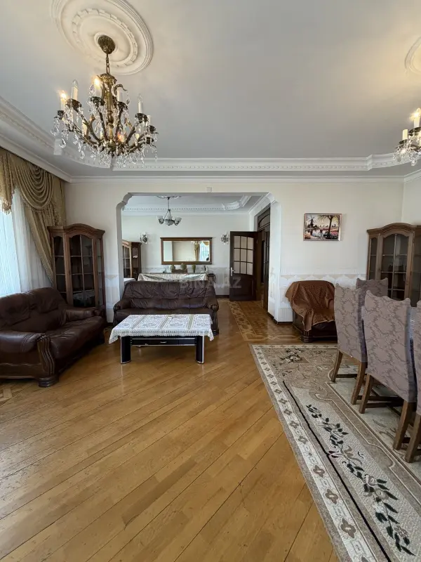 Kirayə verilir 4 otaqlı mənzil 160 m²
