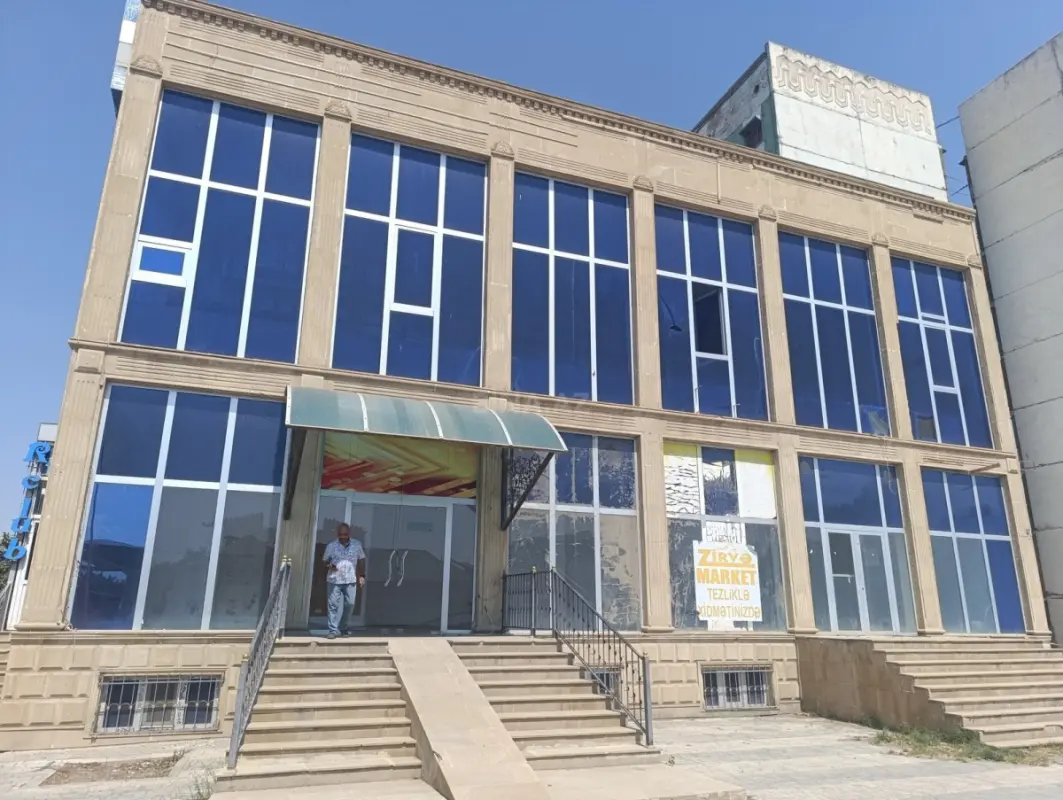 Satılır obyekt 555 m²