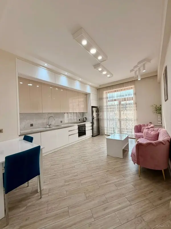 Kirayə verilir 2 otaqlı mənzil 100 m²