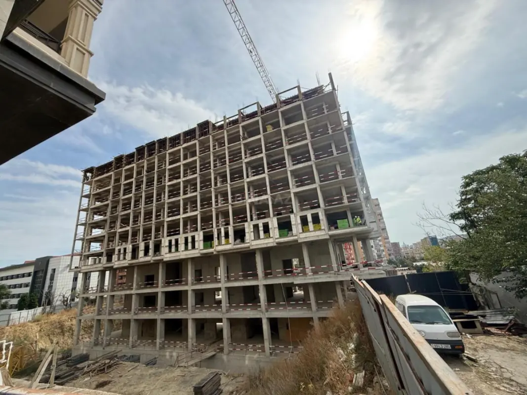 Satılır 2 otaqlı mənzil 84 m²