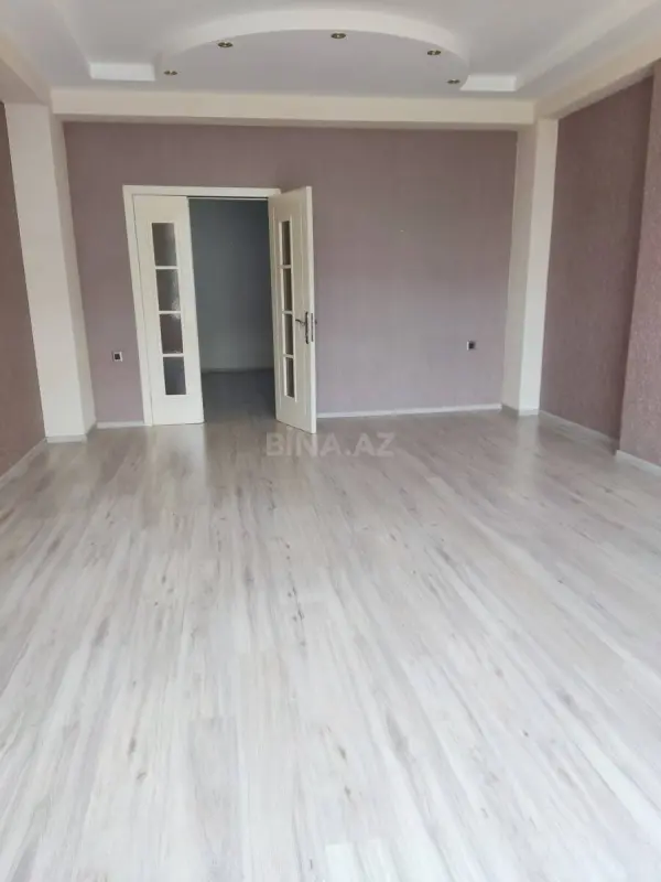 Kirayə verilir 4 otaqlı mənzil 135 m²