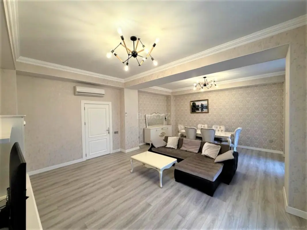 Kirayə verilir 5 otaqlı mənzil 220 m²