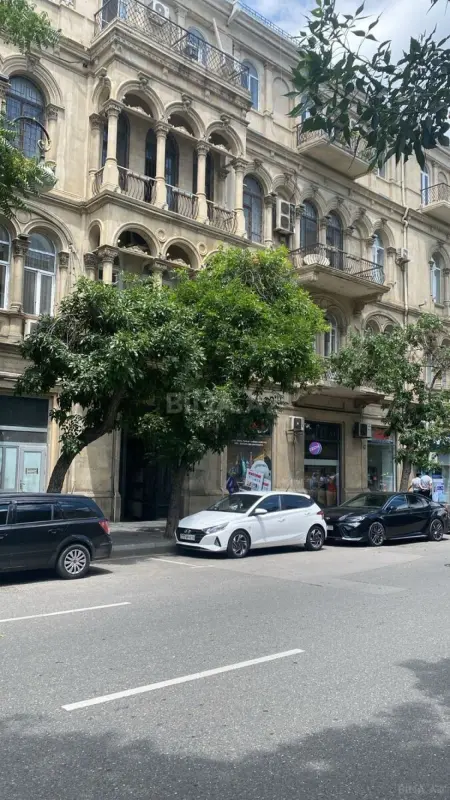 Satılır 3 otaqlı mənzil 106 m²