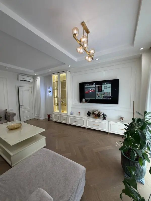 Satılır 4 otaqlı mənzil 144 m²