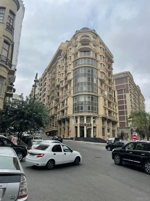 Satılır 3 otaqlı mənzil 126 m²