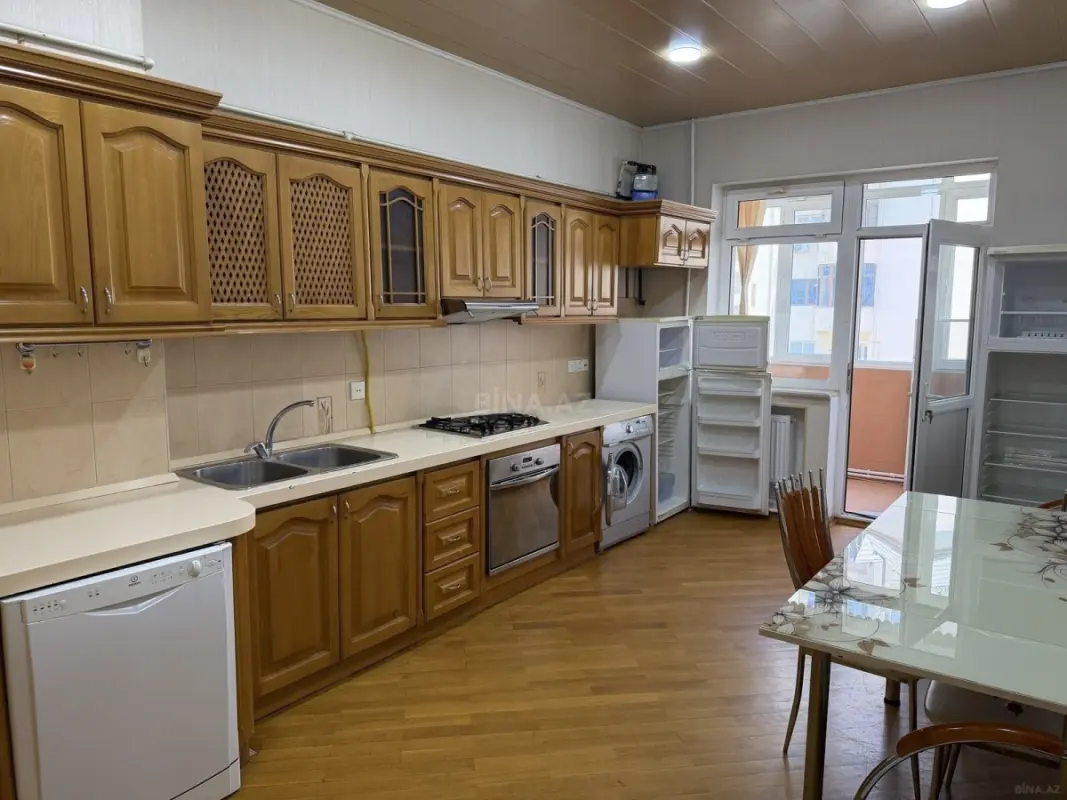 Kirayə verilir 3 otaqlı mənzil 165 m²