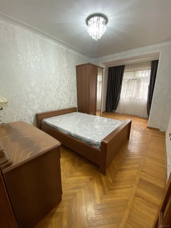 Satılır 4 otaqlı mənzil 112 m²