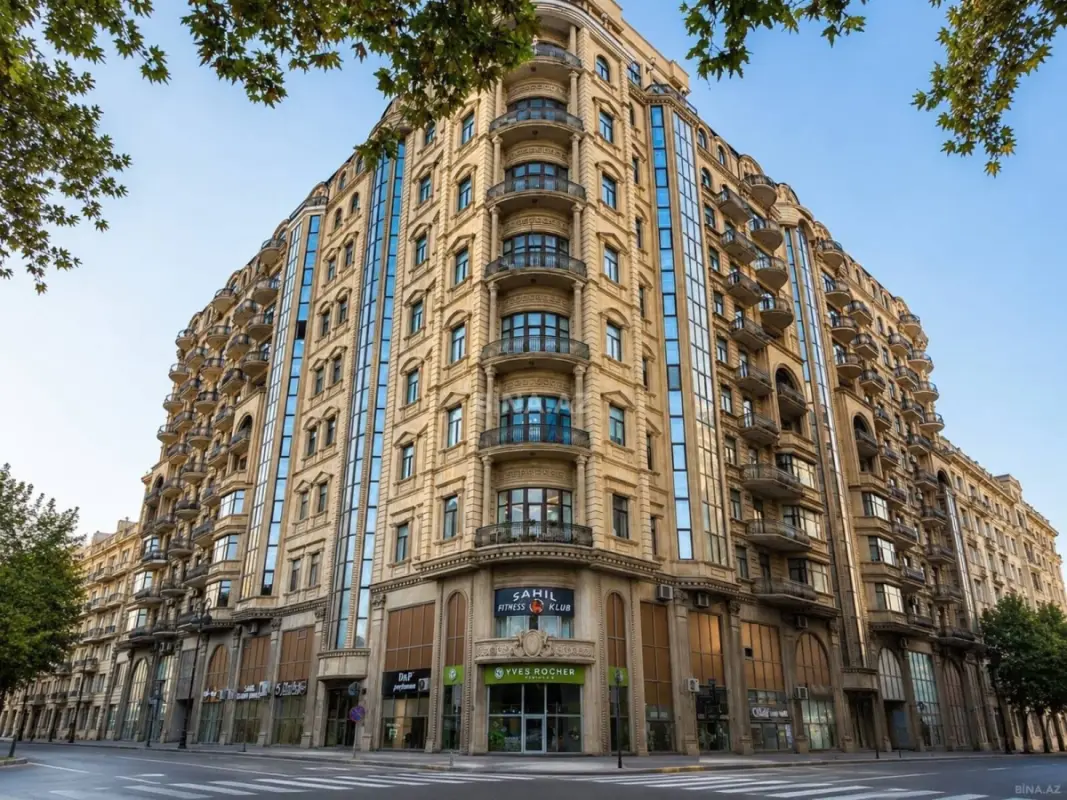 Satılır 3 otaqlı mənzil 151 m²