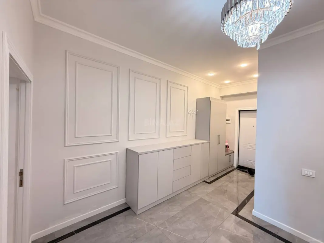 Satılır 2 otaqlı mənzil 82 m²