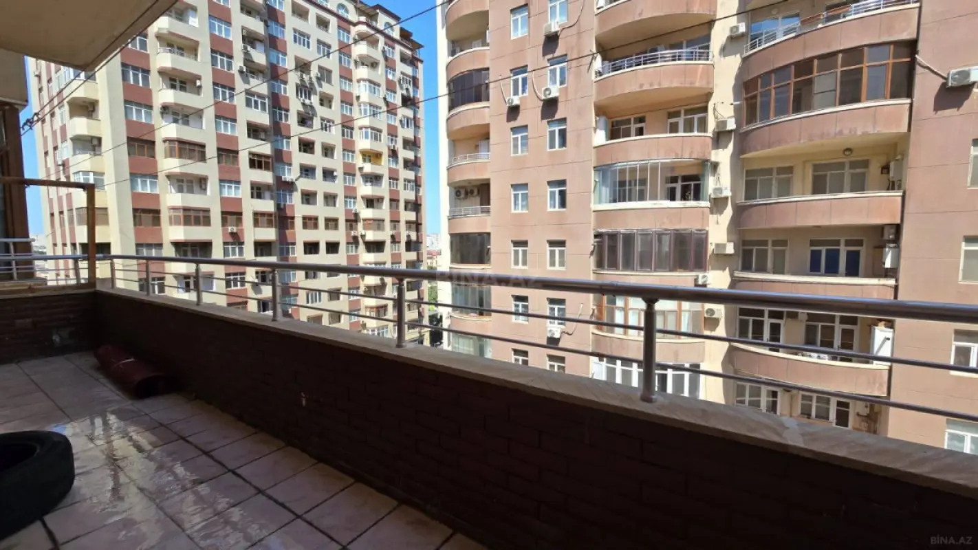 Satılır 3 otaqlı mənzil 162 m²