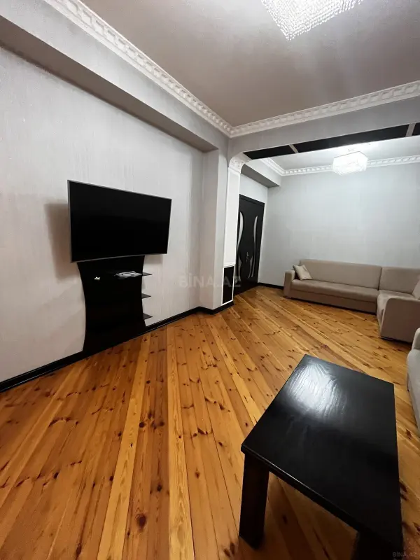 Kirayə verilir 4 otaqlı mənzil 150 m²