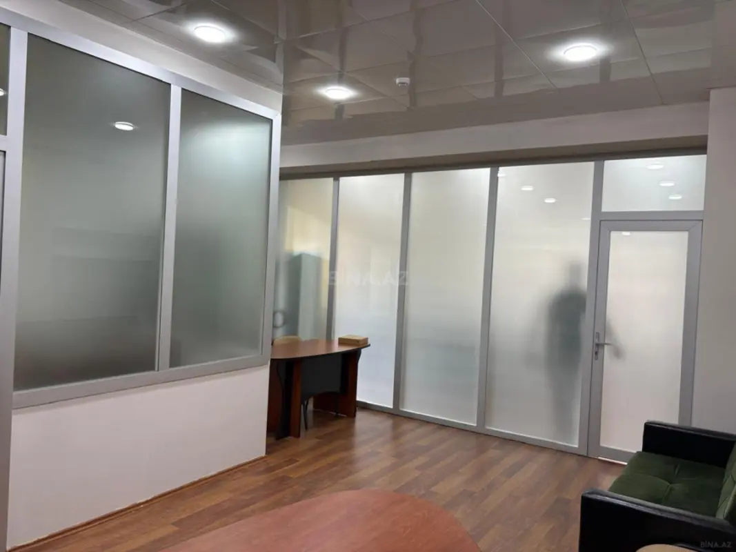 Satılır 6 otaqlı ofis 250 m²