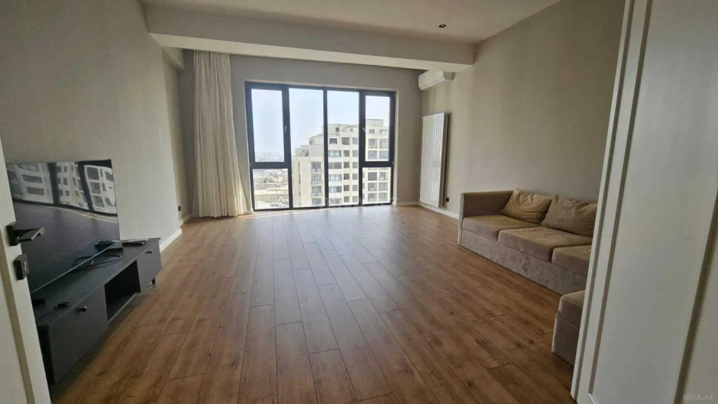 Satılır 3 otaqlı mənzil 136 m²