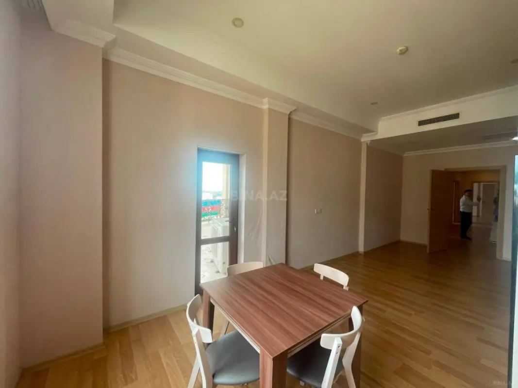 Kirayə verilir 4 otaqlı mənzil 130 m²