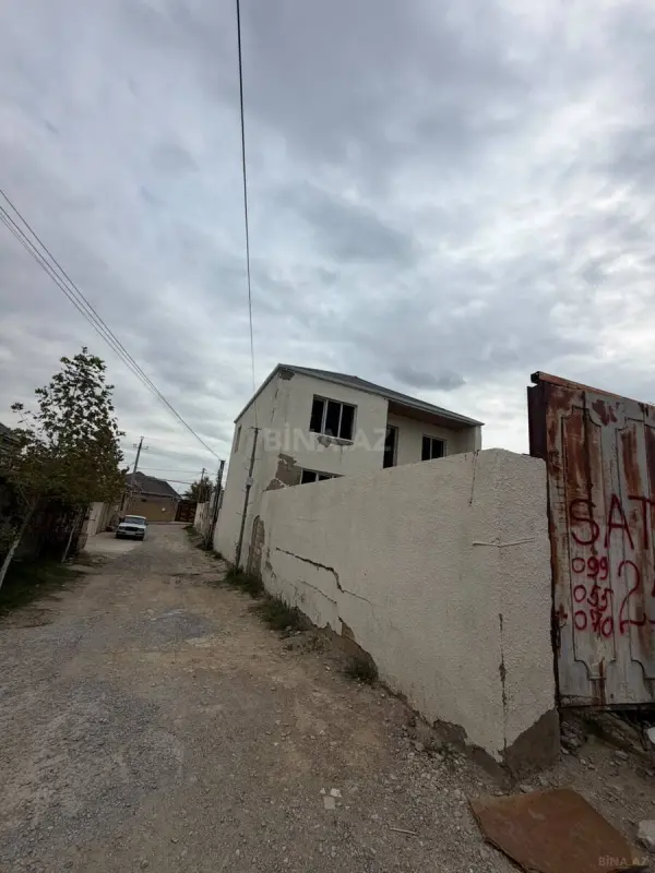 Satılır 5 otaqlı həyət evi 200 m²