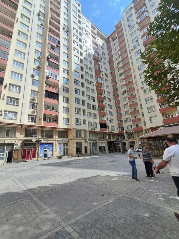 Satılır 3 otaqlı mənzil 123 m²