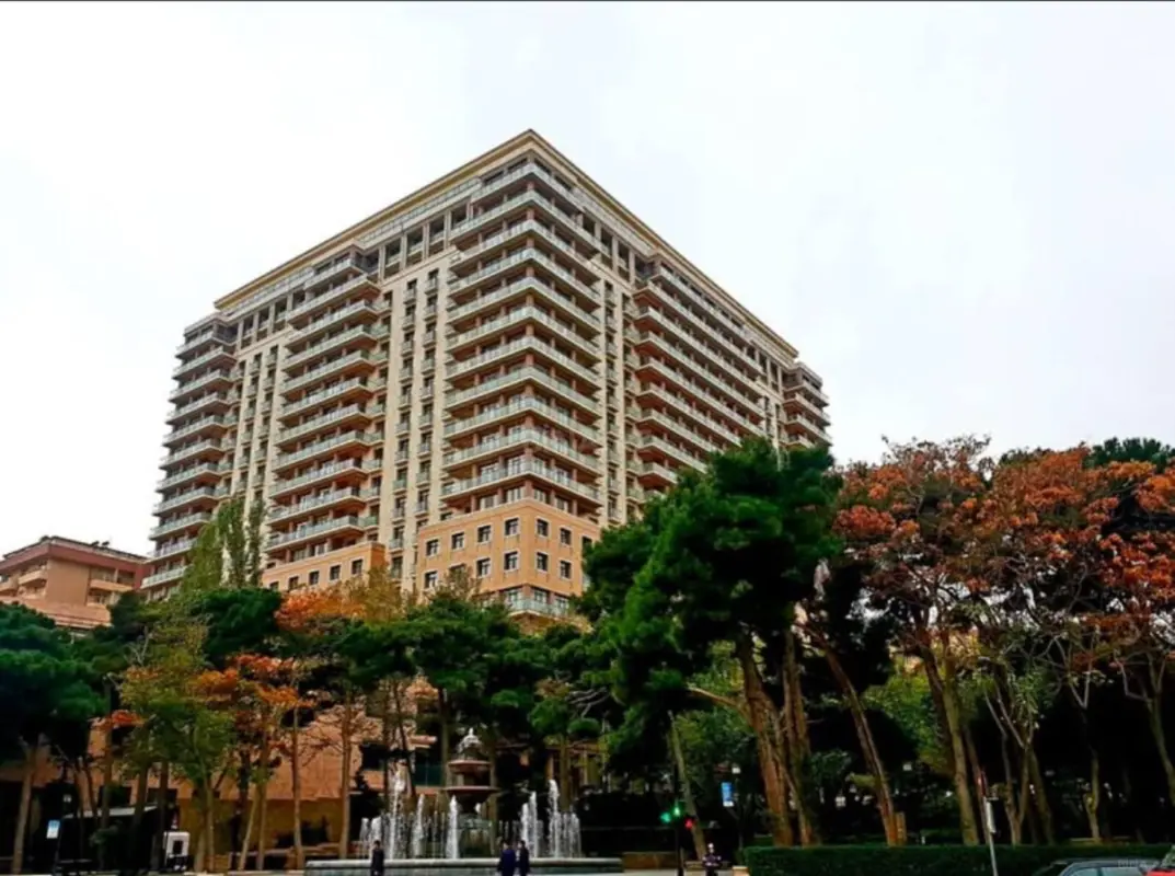 Satılır 3 otaqlı mənzil 165 m²