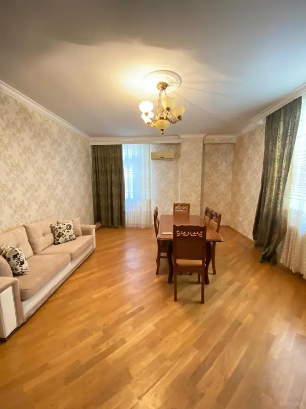 Kirayə verilir 2 otaqlı mənzil 80 m²