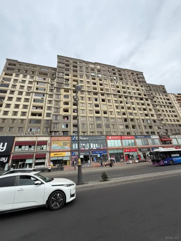 Satılır 3 otaqlı mənzil 123 m²