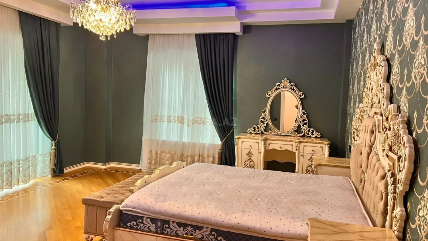 Satılır 4 otaqlı mənzil 168 m²