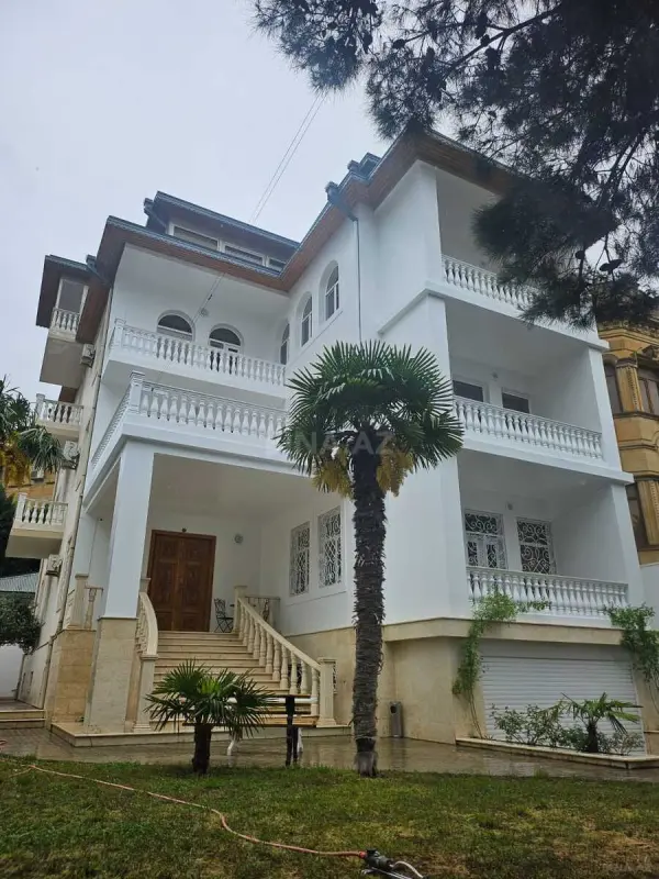 Kirayə verilir 9 otaqlı həyət evi 700 m²