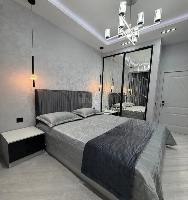 Satılır 2 otaqlı mənzil 82 m²