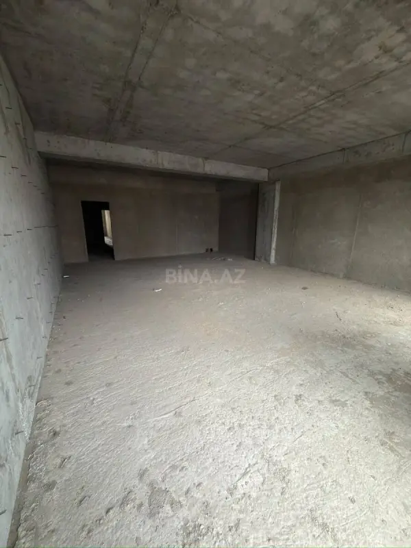 Satılır 4 otaqlı mənzil 215 m²
