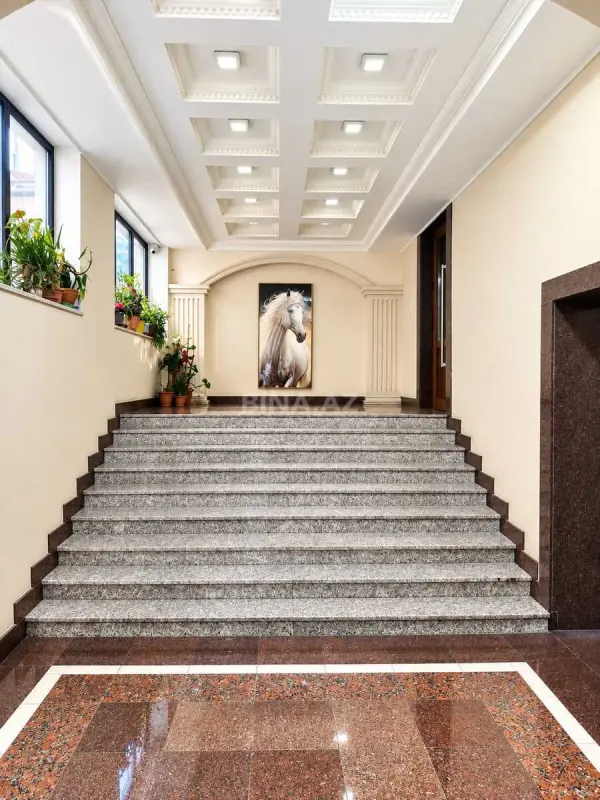 Satılır 2 otaqlı mənzil 106 m²
