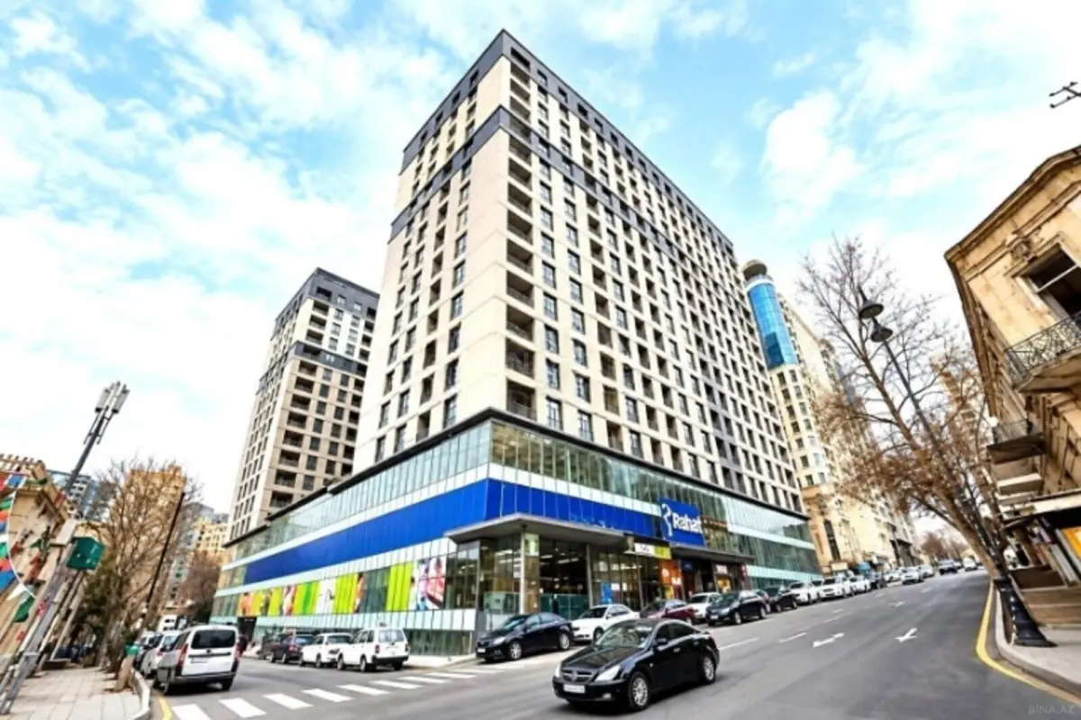 Satılır 3 otaqlı mənzil 145 m²