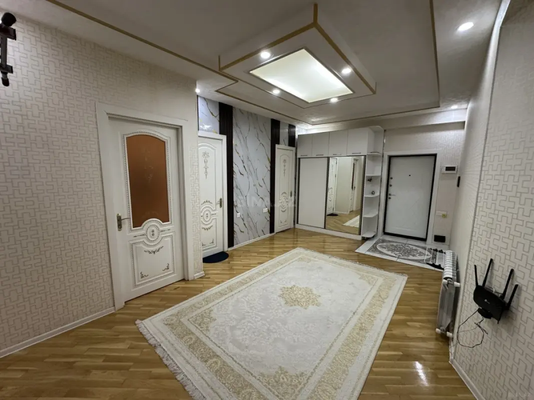 Satılır 4 otaqlı mənzil 147 m²