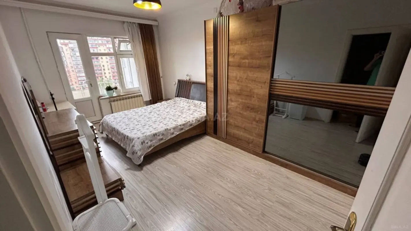 Satılır 4 otaqlı mənzil 110 m²