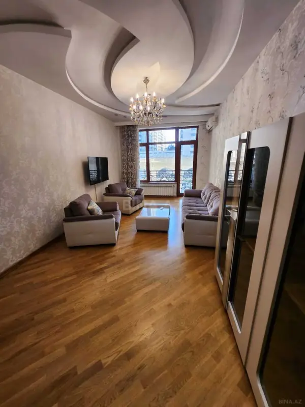 Kirayə verilir 2 otaqlı mənzil 110 m²