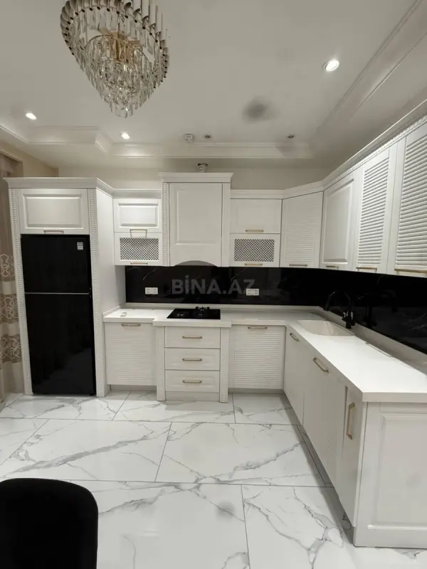 Kirayə verilir 3 otaqlı mənzil 150 m²