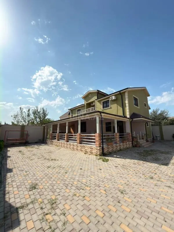Satılır 6 otaqlı həyət evi 210 m²