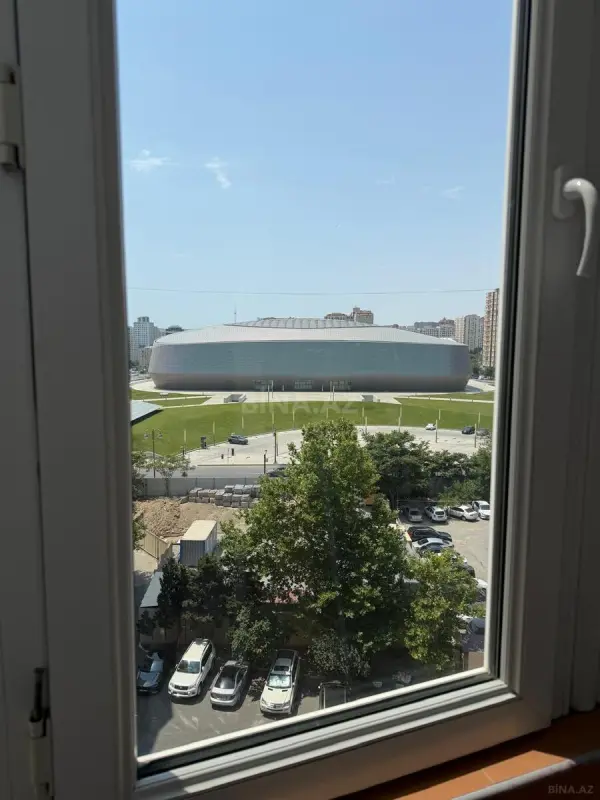 Kirayə verilir 3 otaqlı mənzil 165 m²