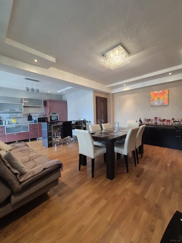 Satılır 2 otaqlı mənzil 102 m²
