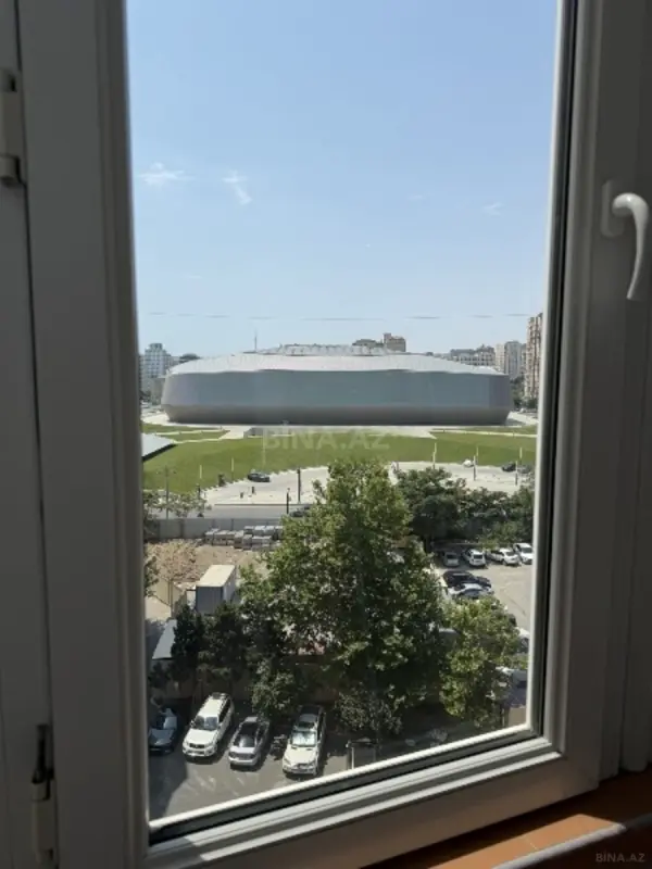 Kirayə verilir 3 otaqlı mənzil 165 m²